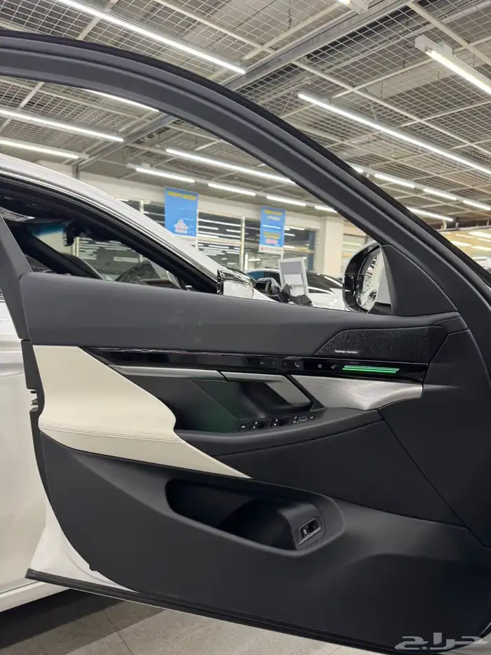 مملوكة لدي العصيمي قيد الشحن _ BMW 520i MKIT _2024 7