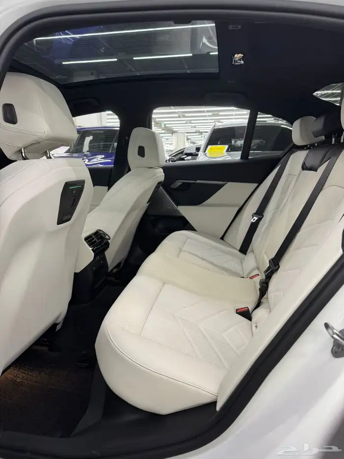 مملوكة لدي العصيمي قيد الشحن _ BMW 520i MKIT _2024 5