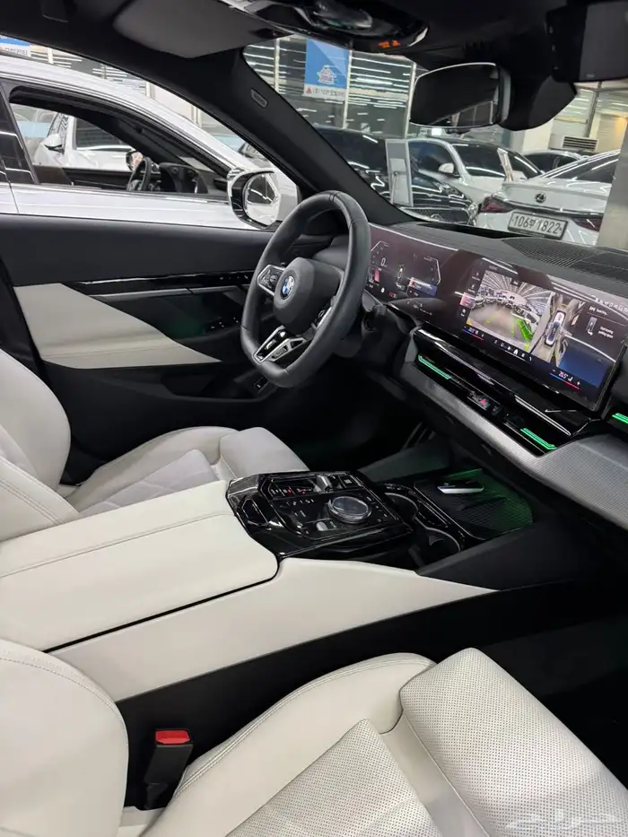 مملوكة لدي العصيمي قيد الشحن _ BMW 520i MKIT _2024 3