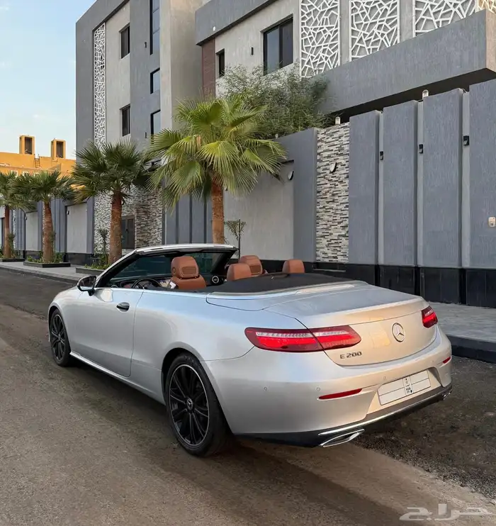 مرسيدس E200 2019 AMG كشف لون مميز 4