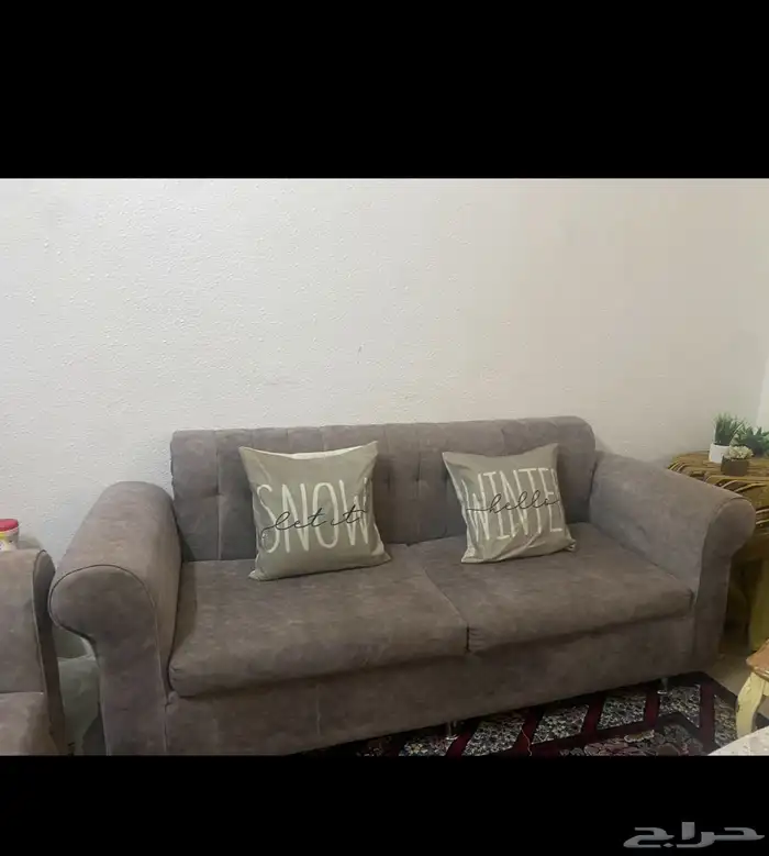 كنب استعمال نظيف كنبتين كبيرة. وكنبه وسط. وكنبتين صغيرة 2