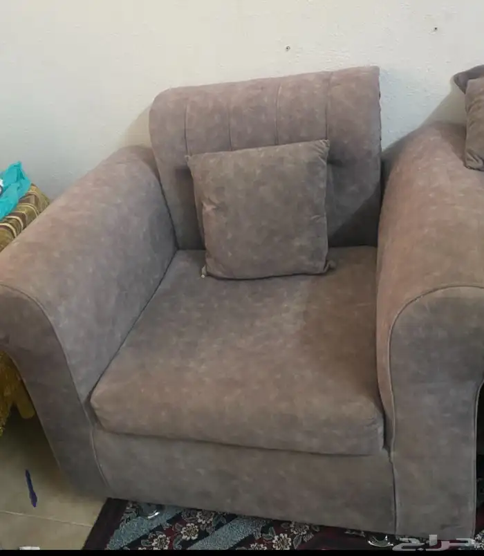 كنب استعمال نظيف كنبتين كبيرة. وكنبه وسط. وكنبتين صغيرة 0