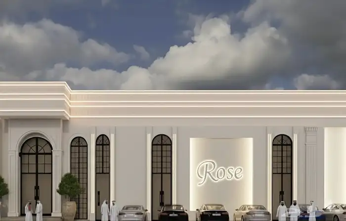 مصممة داخلي ة (حول مساحتك إلى لوحة فنية) 1