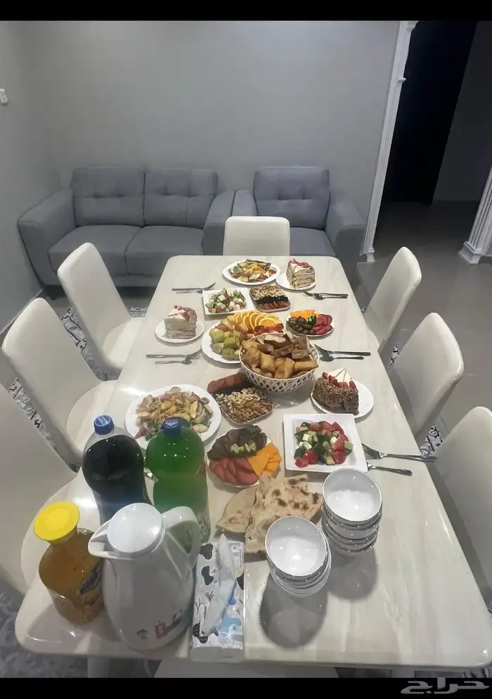 ديوان و كراسي مع الطاولة 0