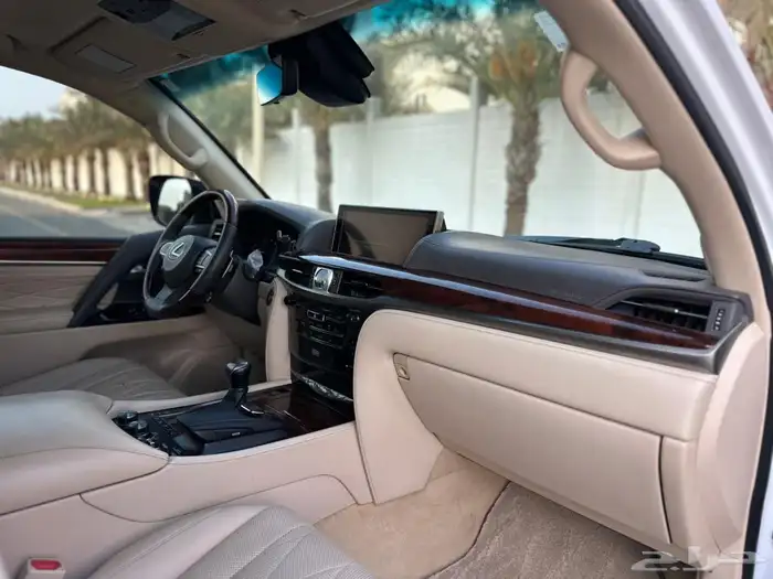 لكزس LX570 2020 بلاك ادشن 19