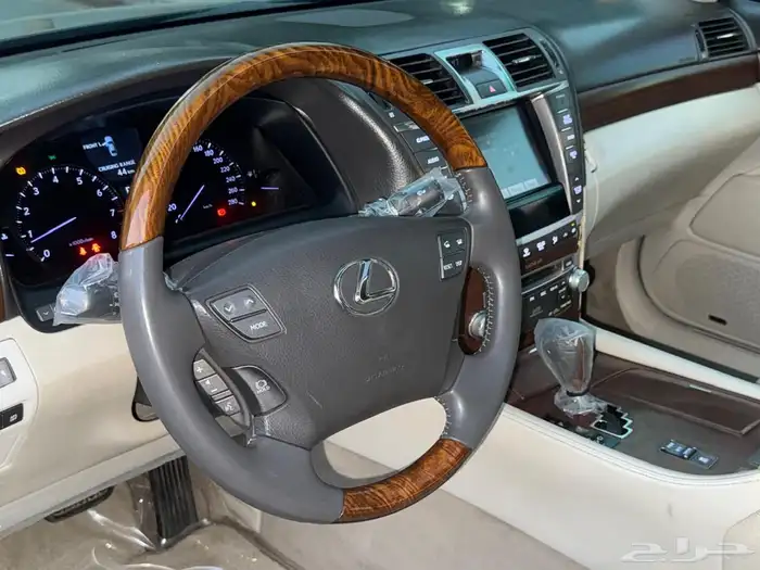 لكزس LS460L 2011 (( بحالة ممتازة )) 40