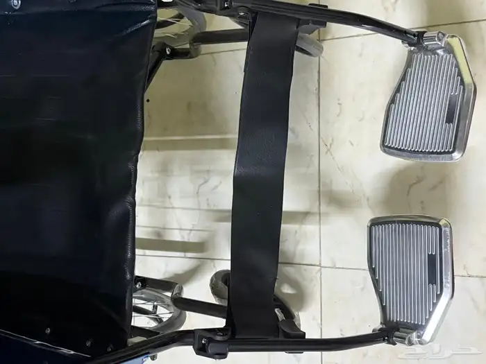 كرسي متحرك لكبار السن 1