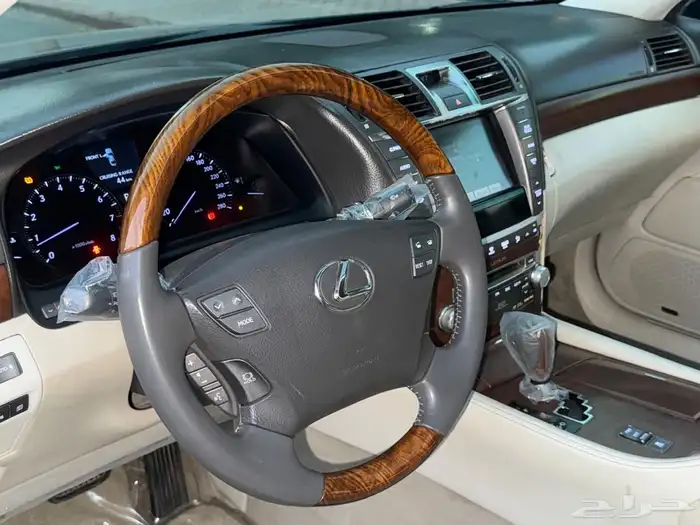 لكزس LS460L 2011 (( بحالة ممتازة )) 37