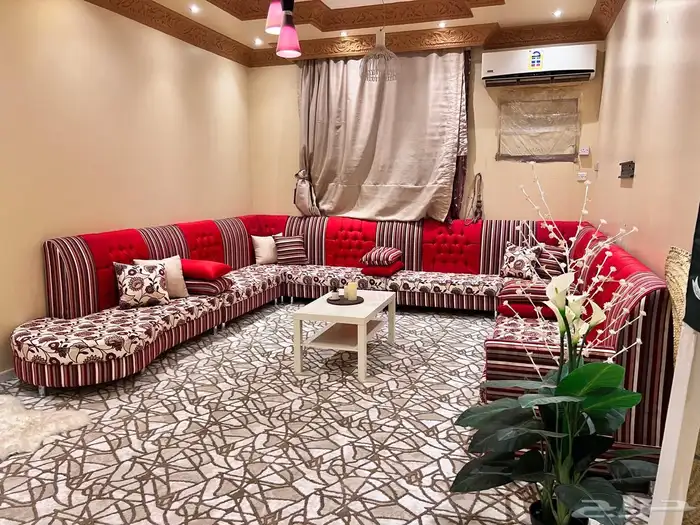 كنب وفرشة جميعها نظيفة جدا  وإستخدام قليل جدا 0