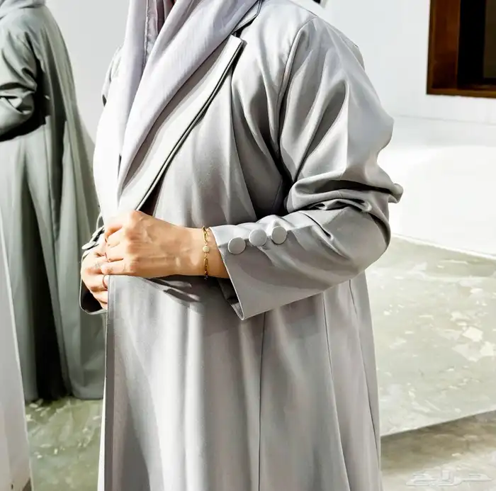عبايات مختلف التصاميم بالجملة أبيعها 6