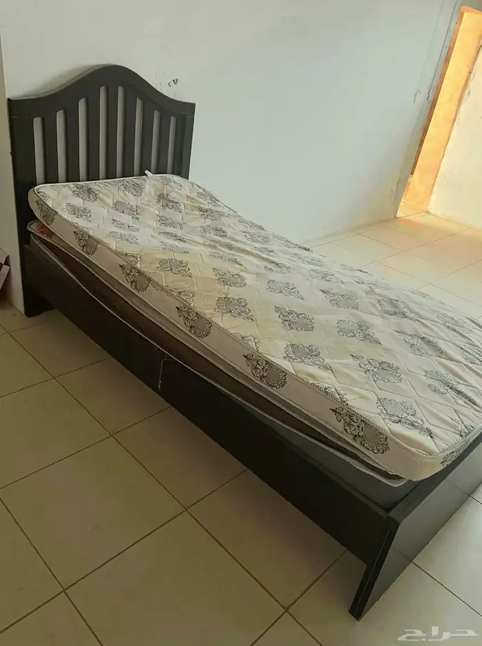 للبيع سرير ودولاب نفر 3
