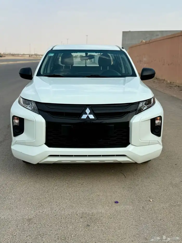 للبيع ميتسوبيشي مخزن غمازتين L200 0