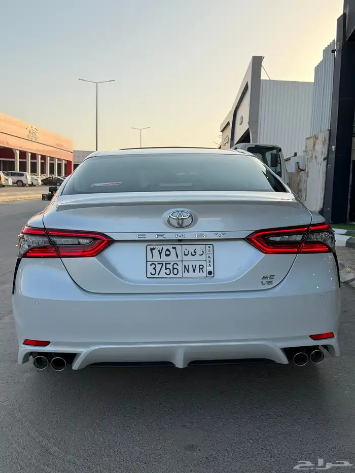 كامري SE V6 سعودي 2023 عداد قليل نظيف 5