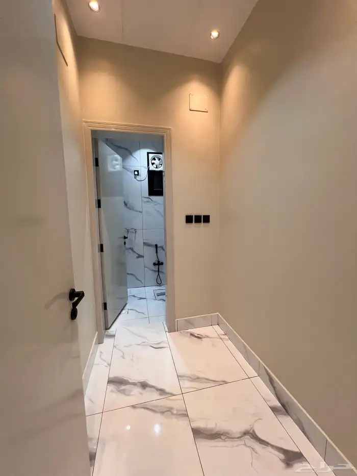ارواف بمدخل سيارة مساحه واسعه طريق الثمانين خميس مشيط 750 28