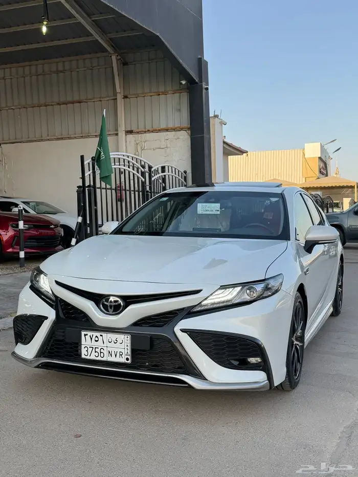 كامري SE V6 سعودي 2023 عداد قليل نظيف 1