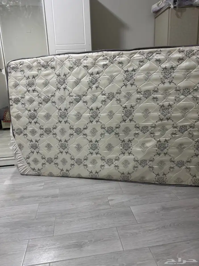 مرتبة سرير شبه جديده 1