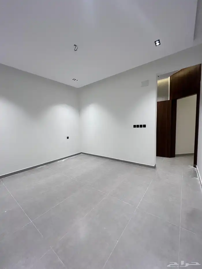 للبيع شقق ارضيه وعلويه على شارع 25 بحى الراقي خميس مشيط 17