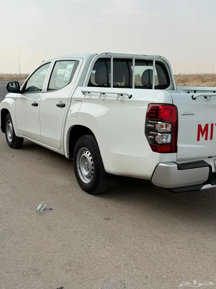 للبيع ميتسوبيشي مخزن غمازتين L200 6