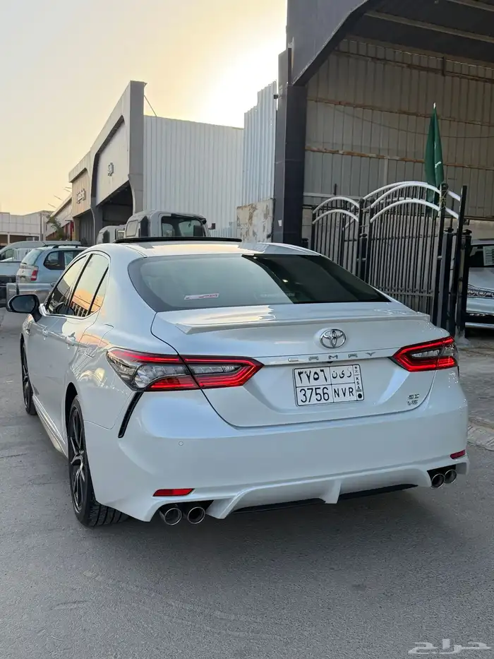 كامري SE V6 سعودي 2023 عداد قليل نظيف 6