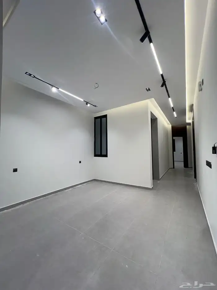 للبيع شقق ارضيه وعلويه على شارع 25 بحى الراقي خميس مشيط 7