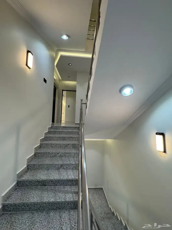 للبيع بأحد رفيده روف علوي دور ثاني مع ملحق تشطيب vip 2