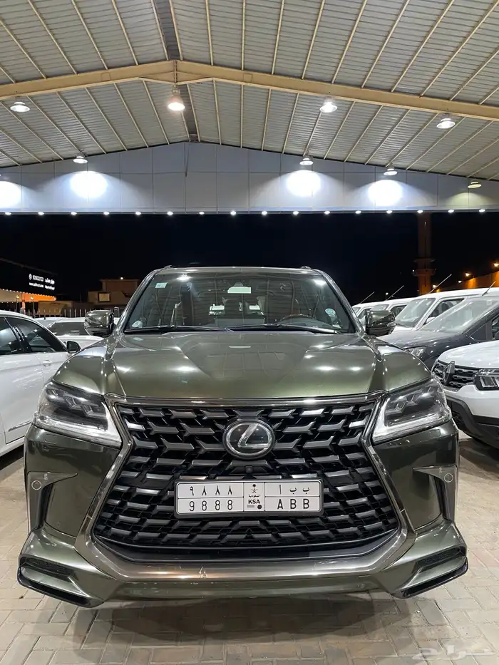 للبيع لكزس LX570 بلاك اديشن 2021 خليجي عداد 143 الف 2