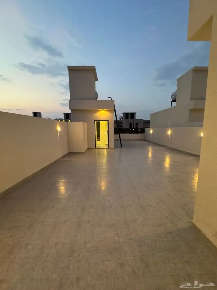 للبيع بأحد رفيده روف علوي دور ثاني مع ملحق تشطيب vip 27