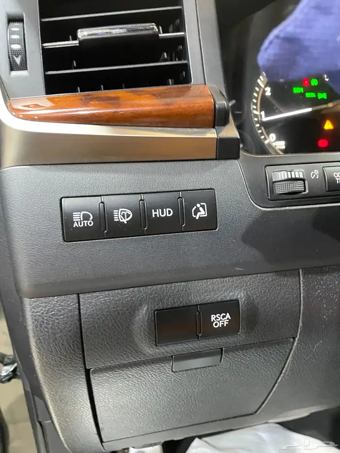 للبيع لكزس LX570 بلاك اديشن 2021 خليجي عداد 143 الف 23