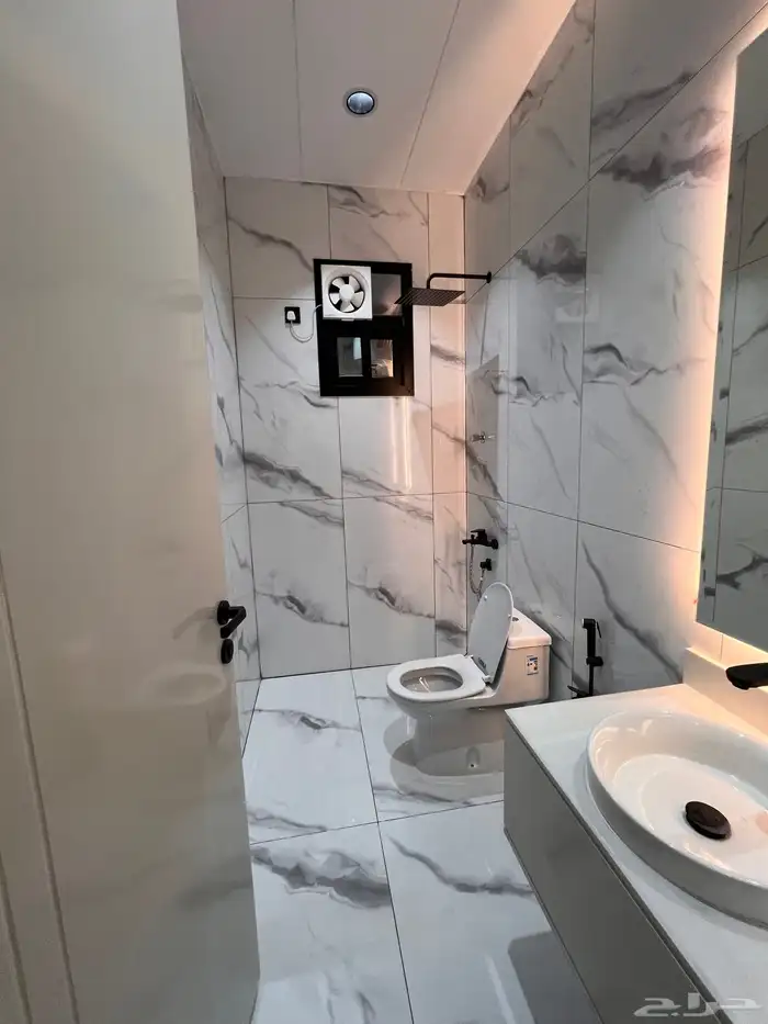 ارواف بمدخل سيارة مساحه واسعه طريق الثمانين خميس مشيط 750 31