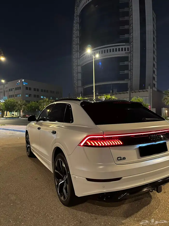 اودي Q8 Premium Black Edition 11