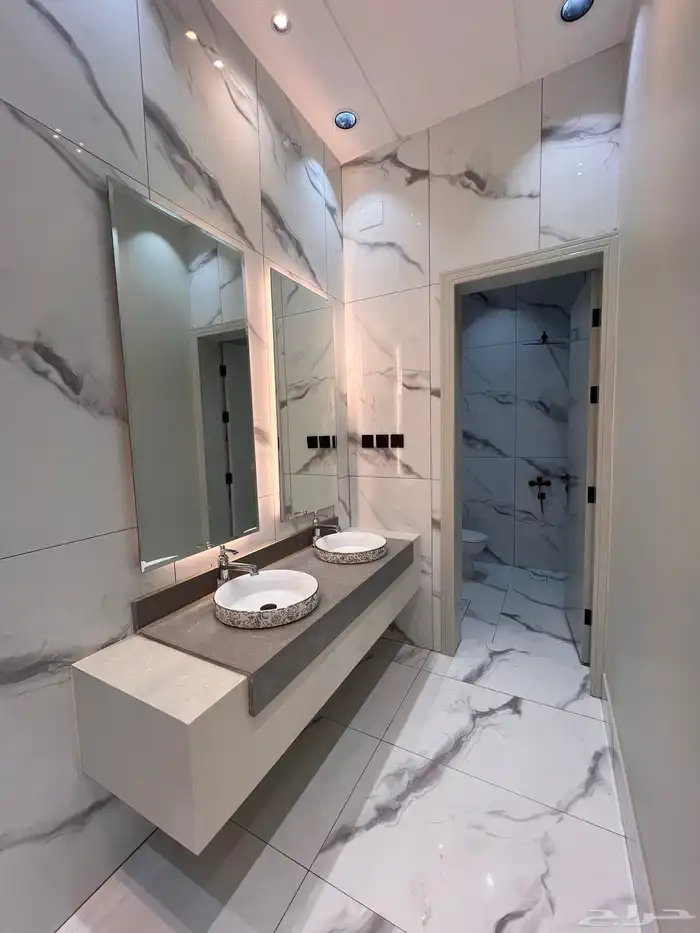 ارواف بمدخل سيارة مساحه واسعه طريق الثمانين خميس مشيط 750 9