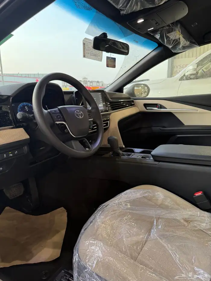 كامري E استاندر 2025 اسود اصفار 4