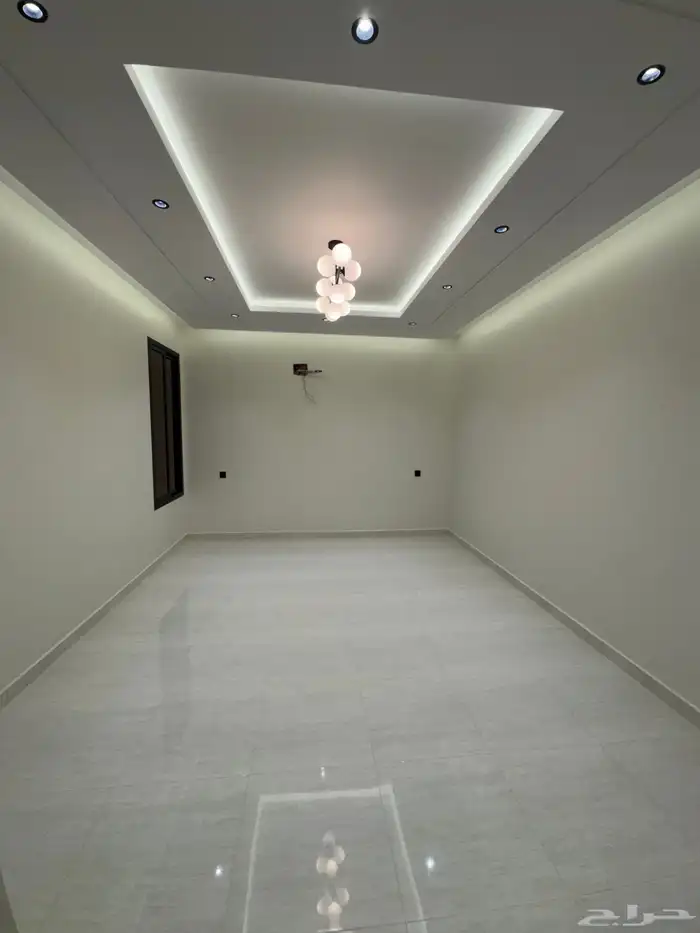 للبيع بأحد رفيده روف علوي دور ثاني مع ملحق تشطيب vip 12