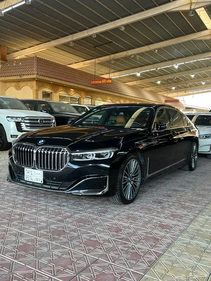 بي ام دبيلو 2022 اسود جملي 1