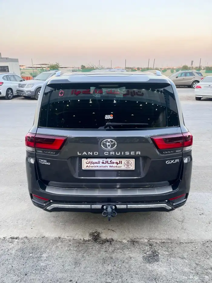 تويوتا لاندكروزر جي اكس ار L4 موديل 2024 6
