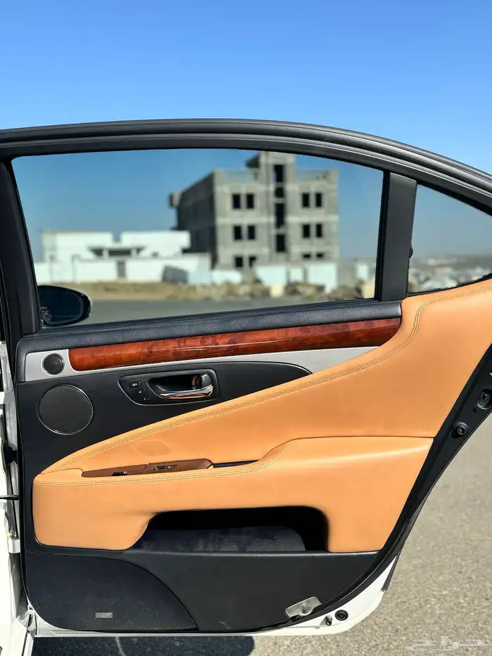 لكزس LS460 L 2016 13