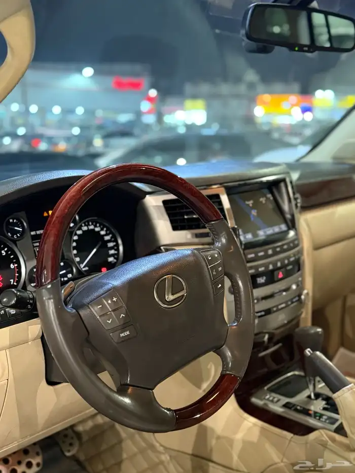 جيب لكزس 2015 LX570 فل كامل 8