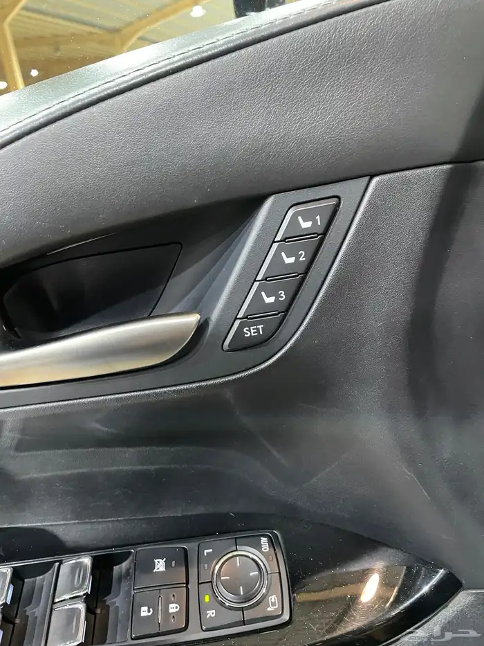 للبيع لكزس LX570 بلاك اديشن 2021 خليجي عداد 143 الف 24