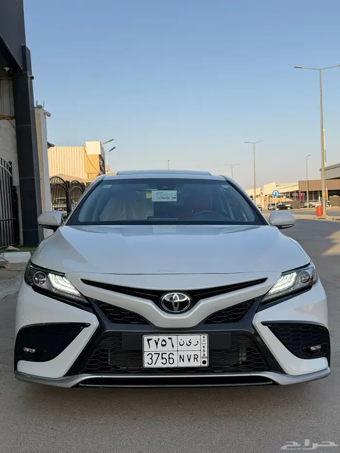 كامري SE V6 سعودي 2023 عداد قليل نظيف 0