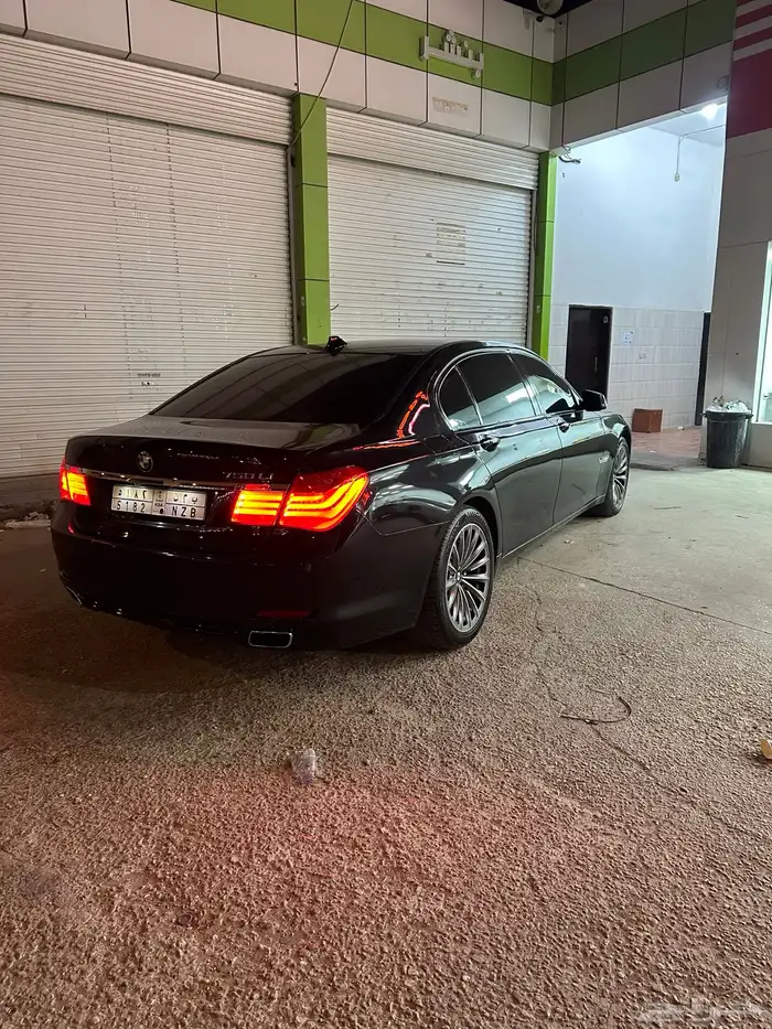 بي ام دبليو 750 2011 7