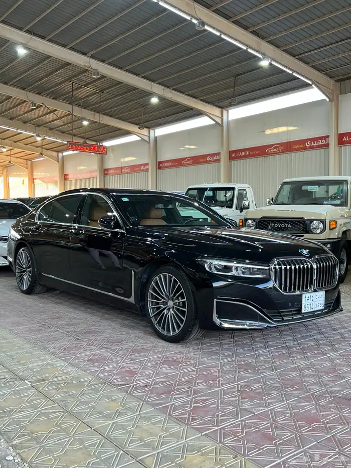 بي ام دبيلو 2022 اسود جملي 3