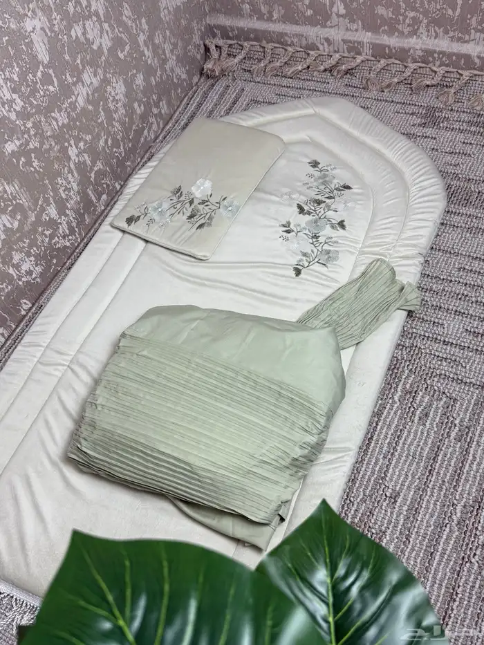 سجادة صلاة وشرشف وبيت مصحف 90 ريال 2