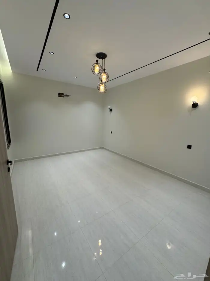للبيع بأحد رفيده روف علوي دور ثاني مع ملحق تشطيب vip 21
