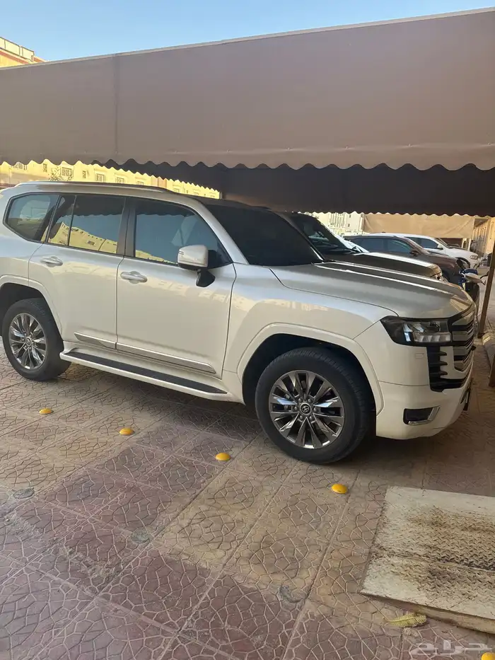 لاندكروزر 2023 GXR L3 2