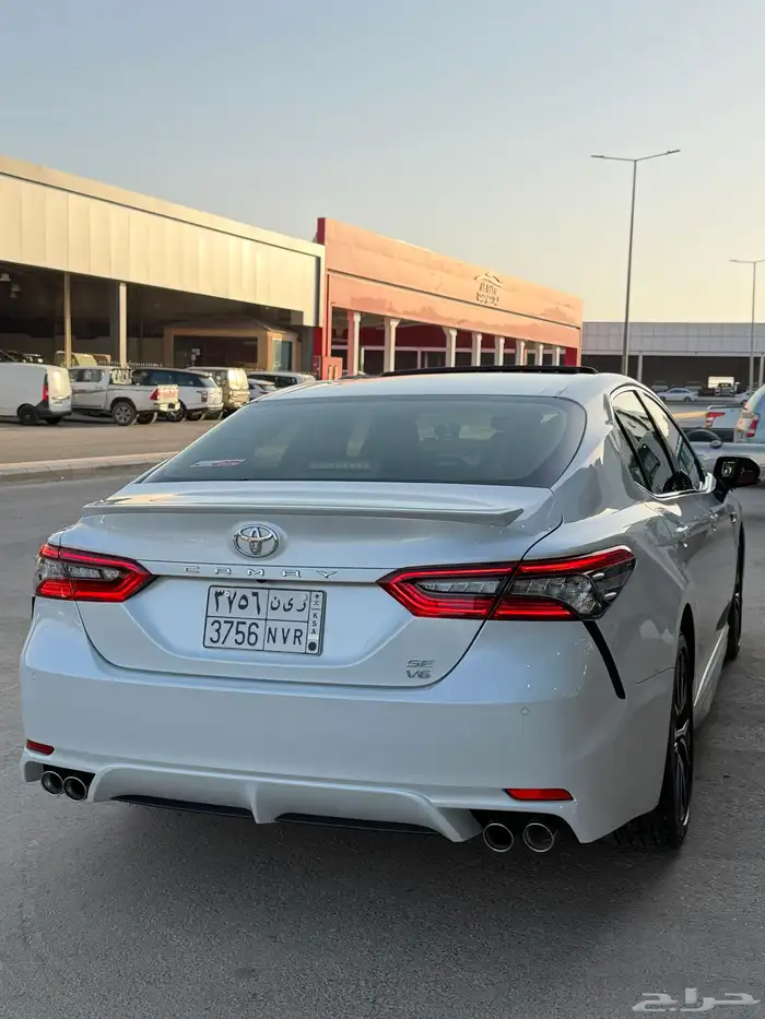 كامري SE V6 سعودي 2023 عداد قليل نظيف 7