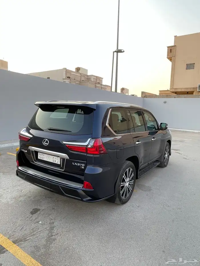 للبيع لكزس 2021 مالك اول من الوكاله 8