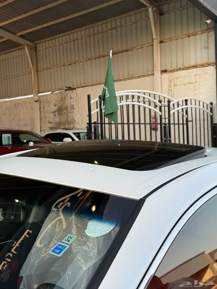 كامري SE V6 سعودي 2023 عداد قليل نظيف 12