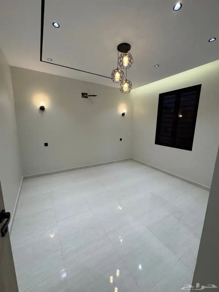للبيع بأحد رفيده روف علوي دور ثاني مع ملحق تشطيب vip 16