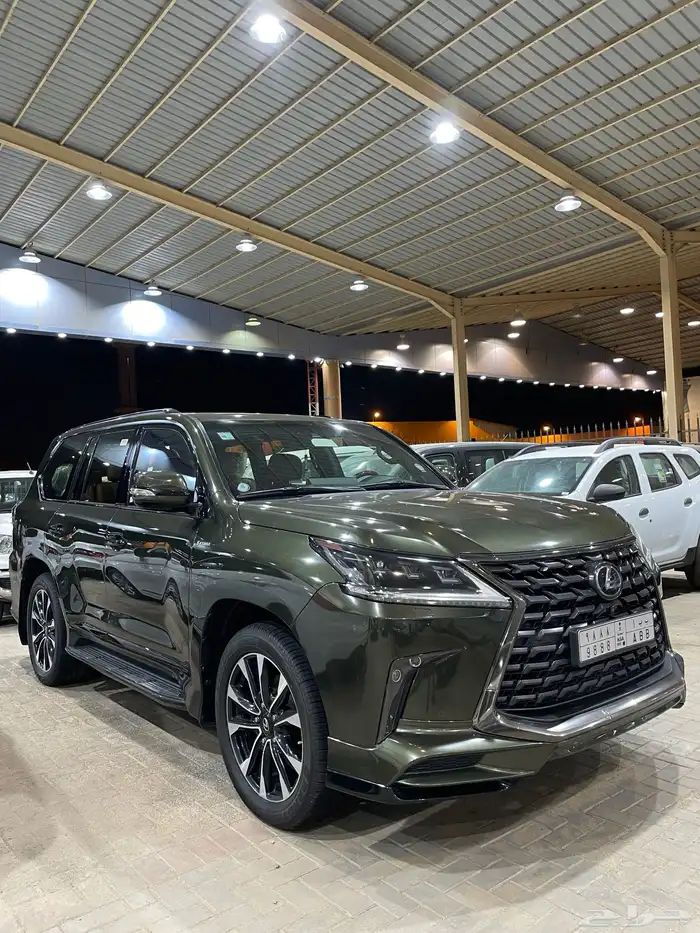 للبيع لكزس LX570 بلاك اديشن 2021 خليجي عداد 143 الف 3