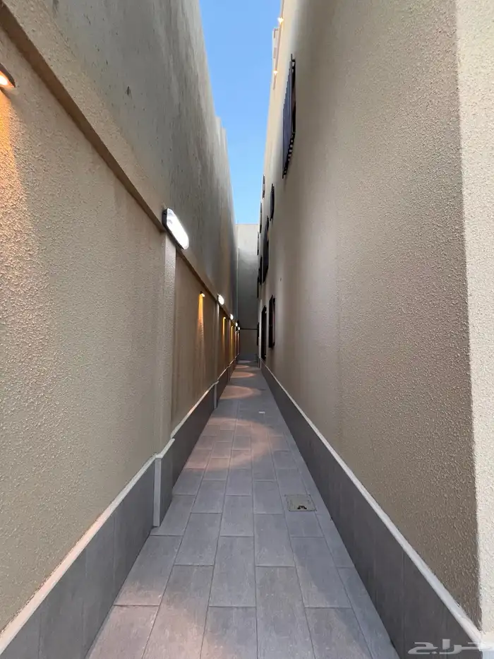 ارواف بمدخل سيارة مساحه واسعه طريق الثمانين خميس مشيط 750 4